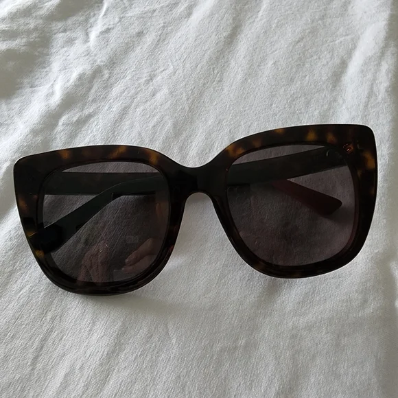 GUCCI Sunglasses Cat Eye gg0164s w/ case - Picture 1 of 7